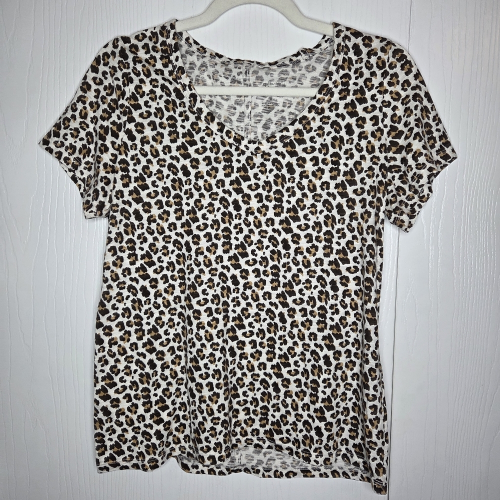 Banana Republic Malibu Tee Leopard Print V-Neck Top Women’s Medium Casual Chic